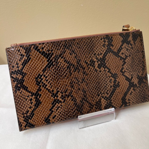 Michael Kors Jet Sets L Zipper Clutch/ Wristlet NWT - Picture 7 of 10